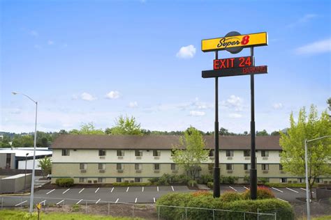 Whether work or play brings you to this charming suburb just outside the capital, enjoy the thoughtful amenities and southern hospitality at La Quinta &174; by Wyndham Brandon Jackson Airport East. . Super 8 airport road